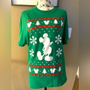 Christmas shirt Disney Mickey Mouse Christmas shirt green woman’s size L